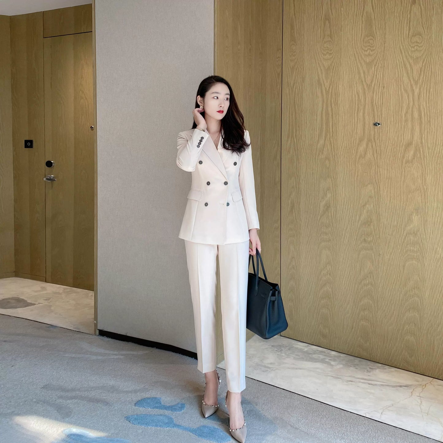 Beige Autumn Classic Suit with Tailored Trousers – Bright Style