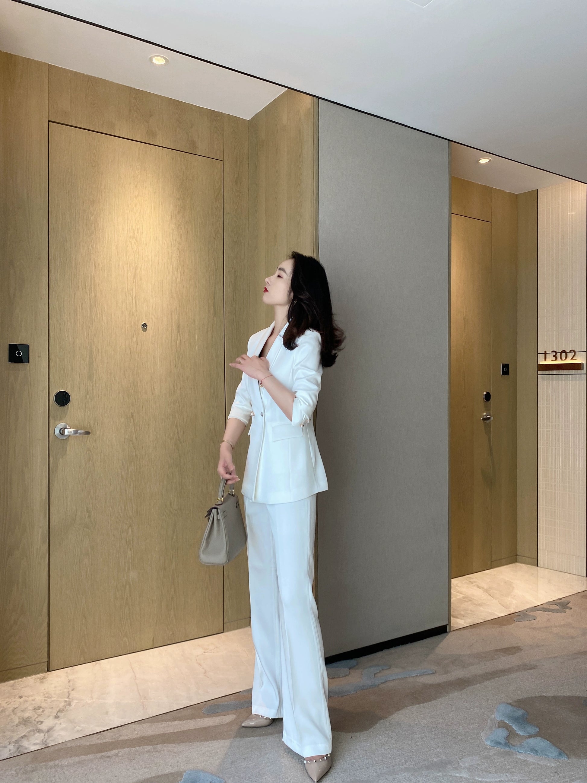 Summer Light White Classic Suit Jacket with Fitted Trousers