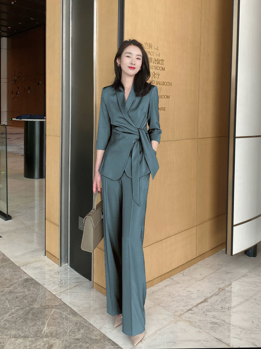 Elegant Green Fitted Classic Suit with Brace and Trousers