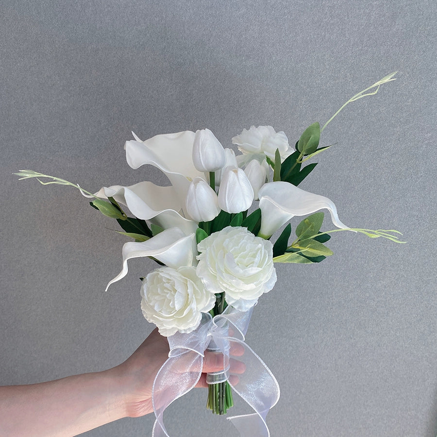 Elegant White Phalaenopsis Calla Lily Bouquet for Wedding Photos