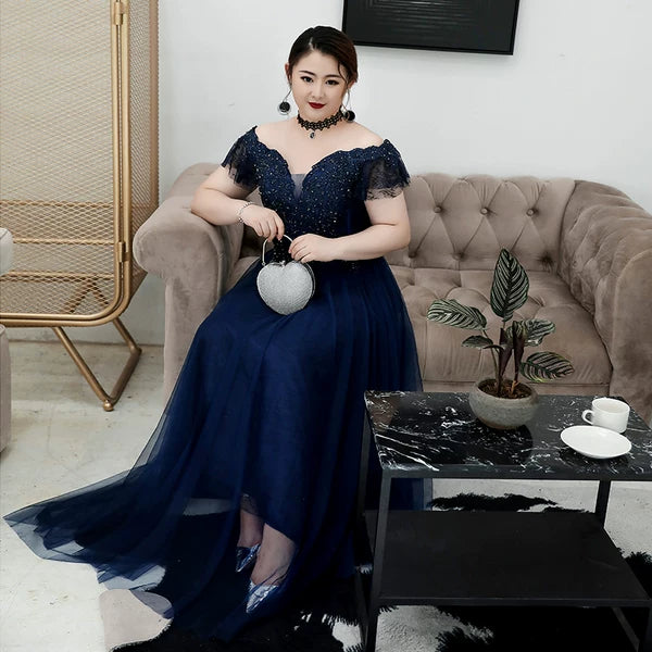 Elegant evening dress, plus size, high-quality style, fitted, open shoulders
