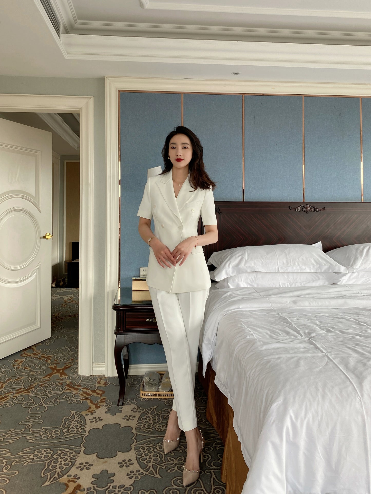 Elegant White Pearl Polyester Summer Suit Jacket with Short Sleeve