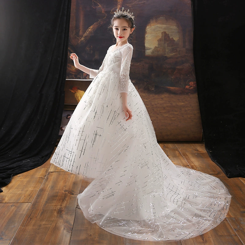 Elite Wedding Dress for Children: Princess Costume, Piano Performance