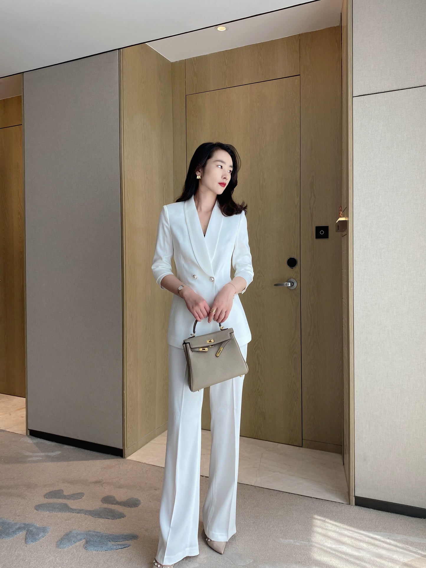 Summer Light White Classic Suit Jacket with Fitted Trousers