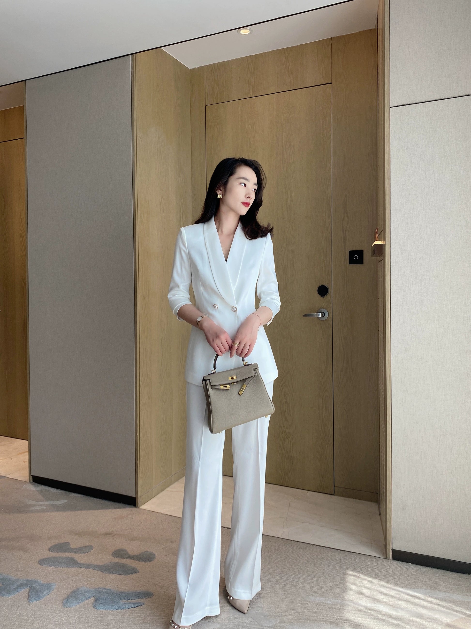 Summer Light White Classic Suit Jacket with Fitted Trousers