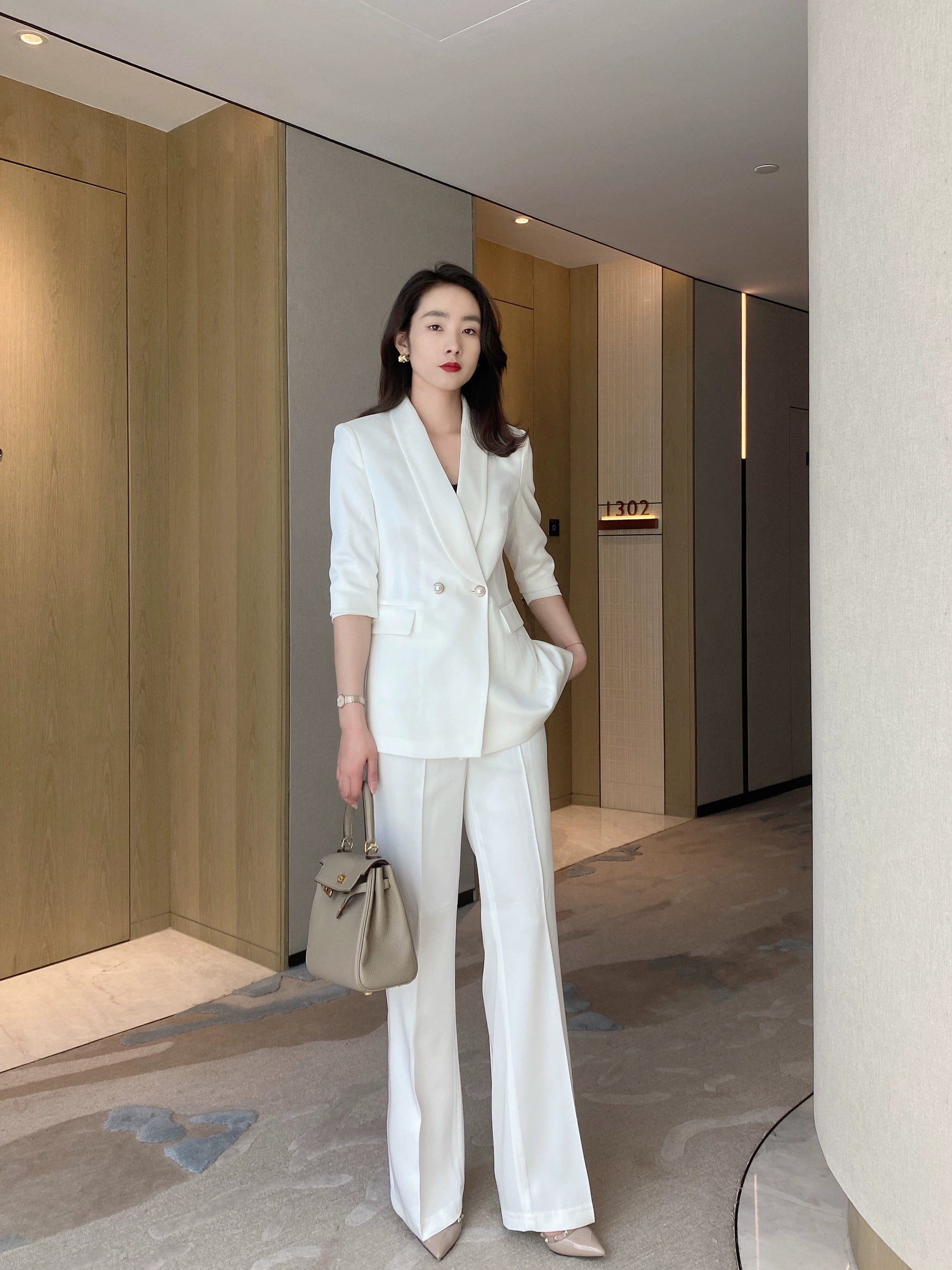 Summer Light White Classic Suit Jacket with Fitted Trousers