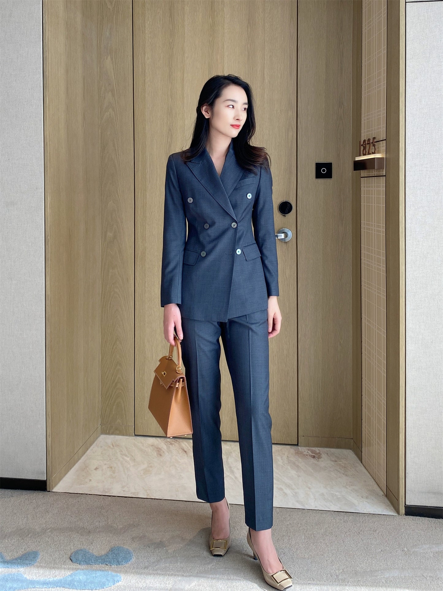 Elegant Dark Gray Wool Suit Set for Autumn Professionals
