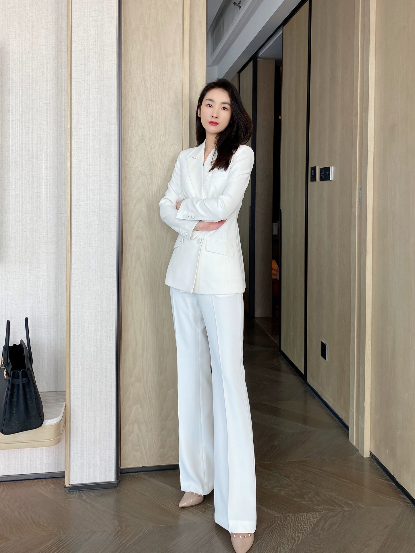 Elegant White Autumn Suit with Flared Trousers for Women