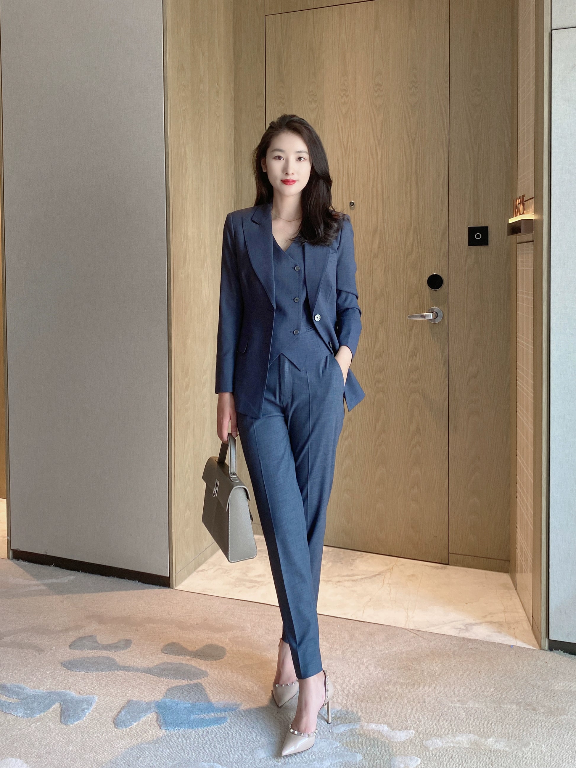 Premium Elite Three-Piece Business Suit with Vest and Trousers