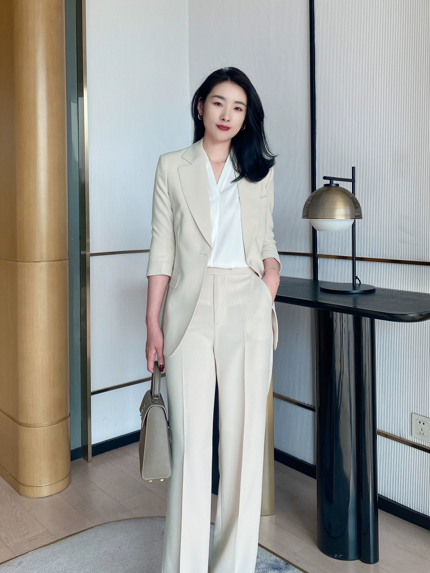 Summer White Leisure Suit Set with Loose Straight Pants and Seven‑Sleeve Top