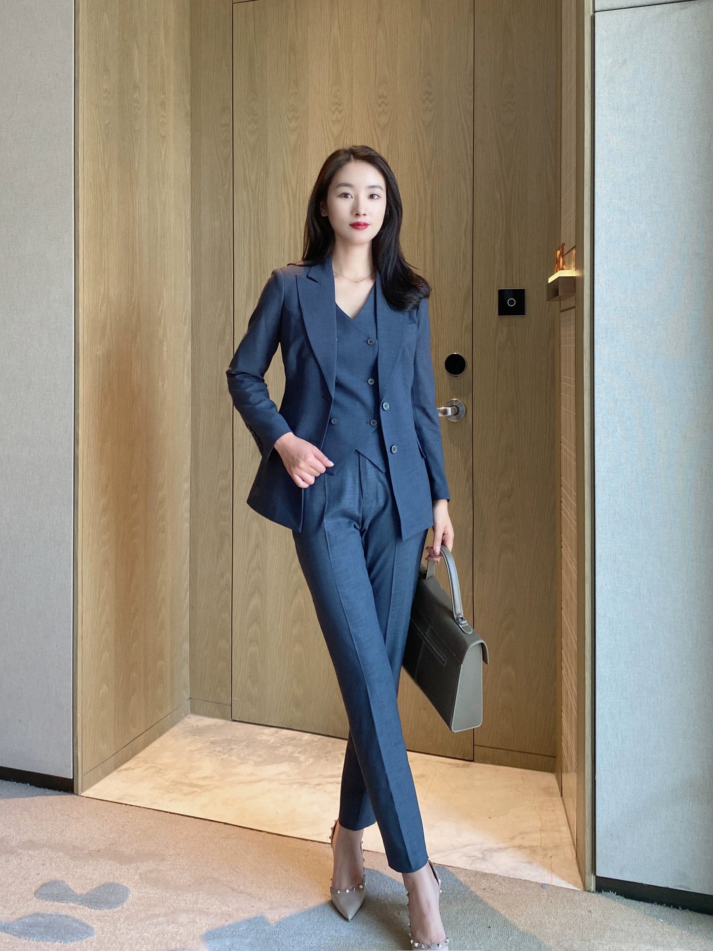 Premium Elite Three-Piece Business Suit with Vest and Trousers