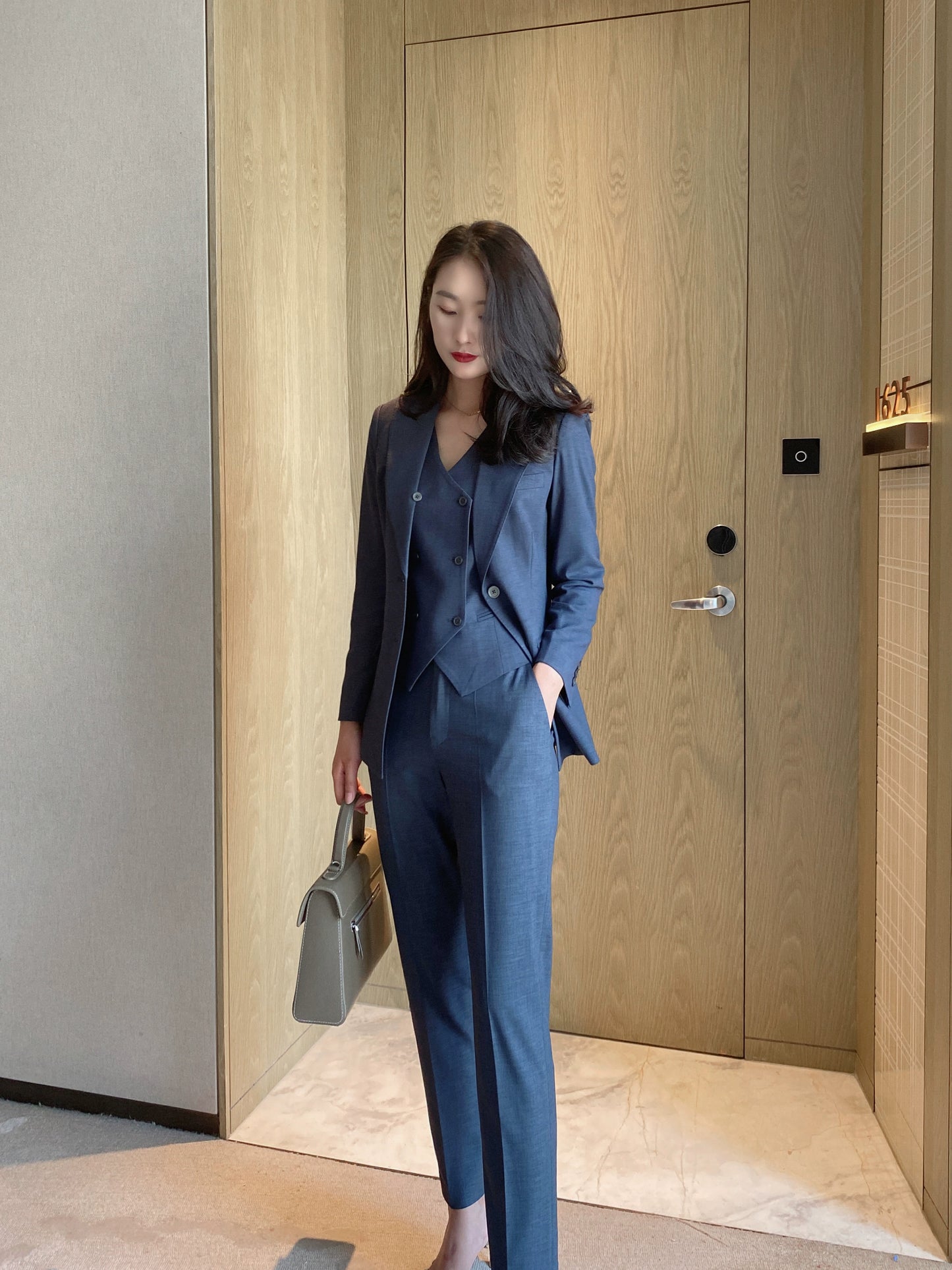 Premium Elite Three-Piece Business Suit with Vest and Trousers