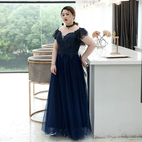 Elegant evening dress, plus size, high-quality style, fitted, open shoulders