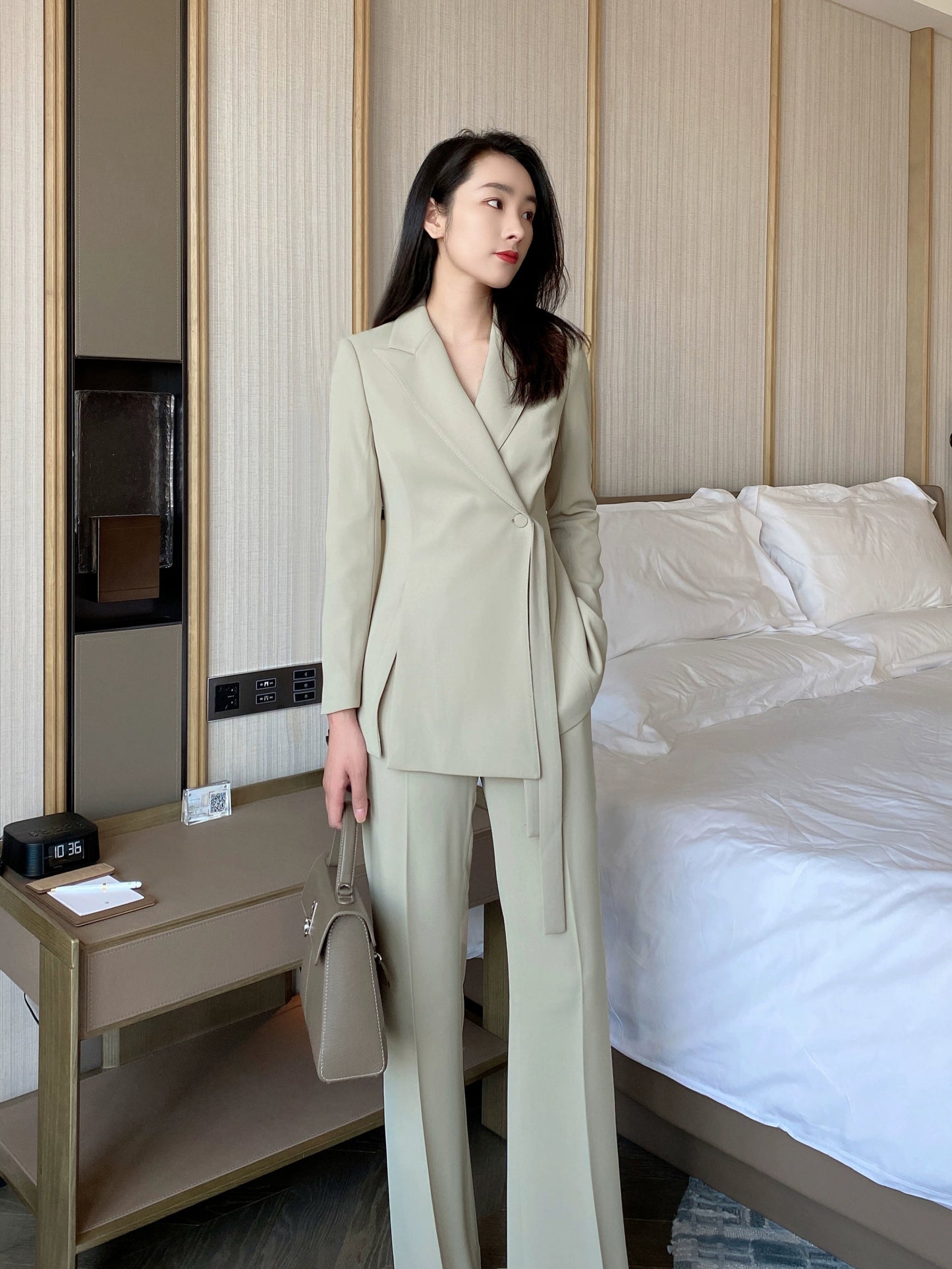 Avocado Green Slim-Fit Women's Suit Set with Trousers