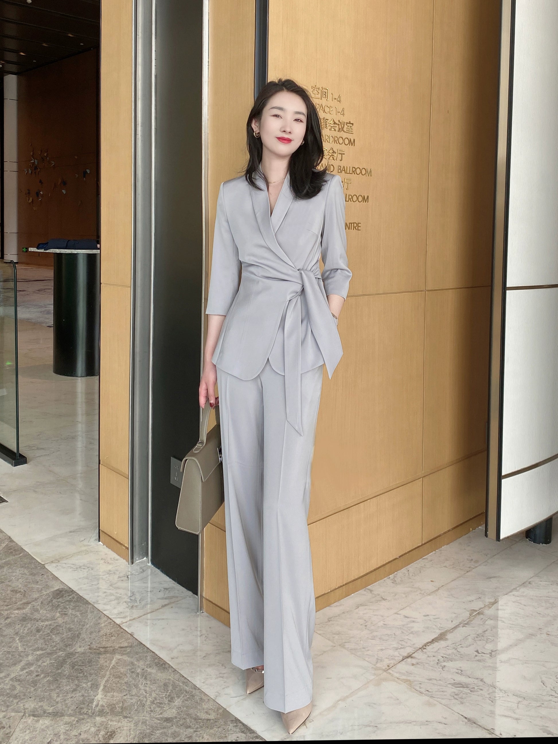 Summer Soft Fitted Suit with Brace and Loose Straight Trousers