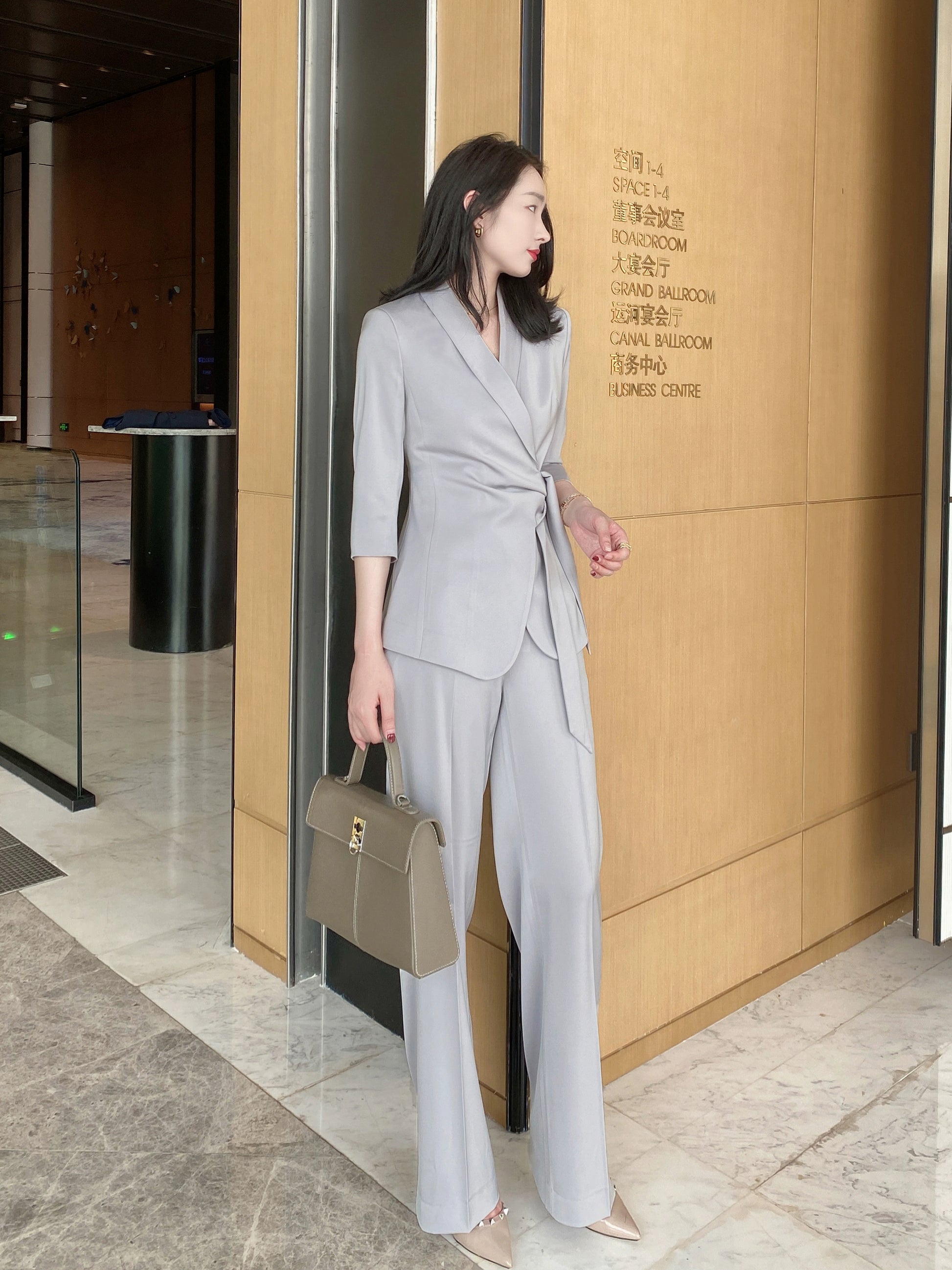 Summer Soft Fitted Suit with Brace and Loose Straight Trousers