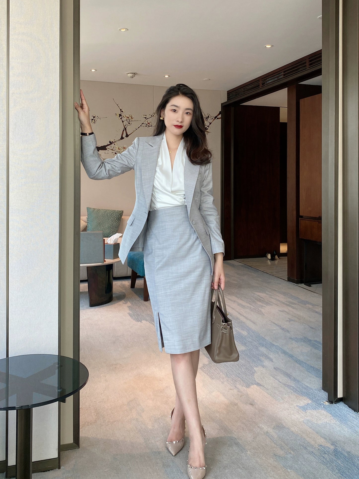 Light Grey Autumn Classic Suit – Fitted Jacket & Hip‑Accented Skirt