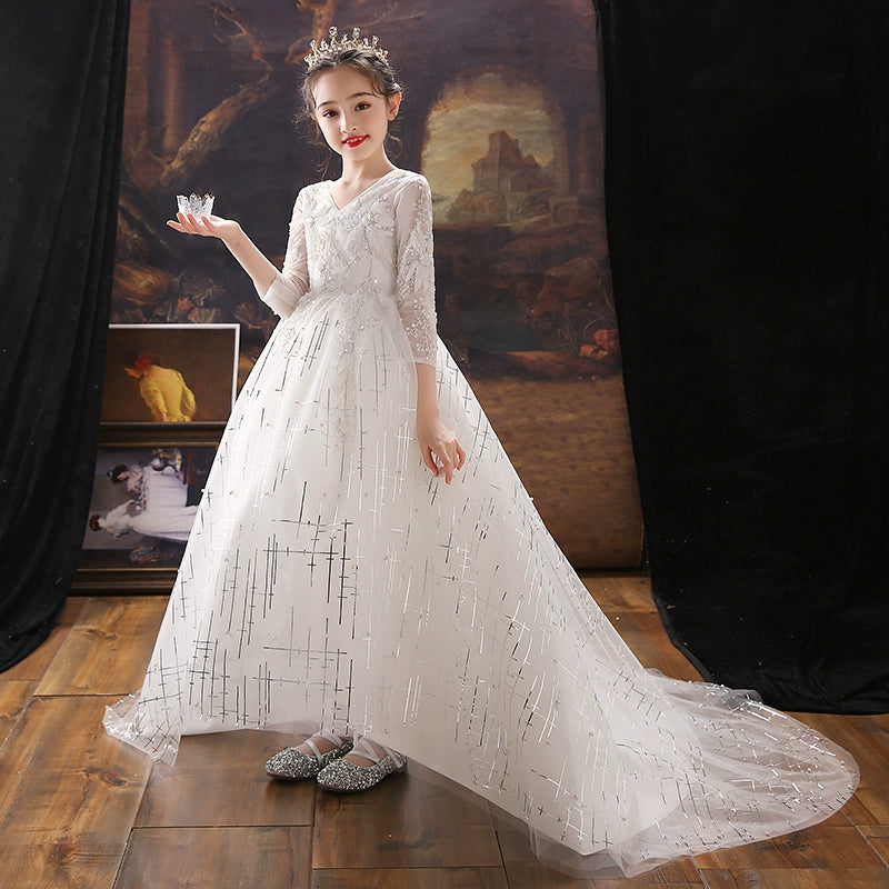 Elite Wedding Dress for Children: Princess Costume, Piano Performance