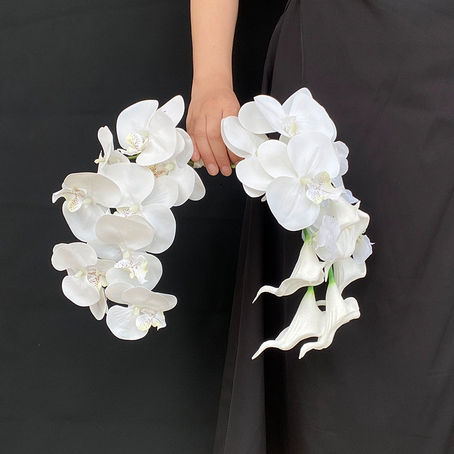 Monochrome Wedding Bouquet Handheld Phalaenopsis Aquatic Flowers