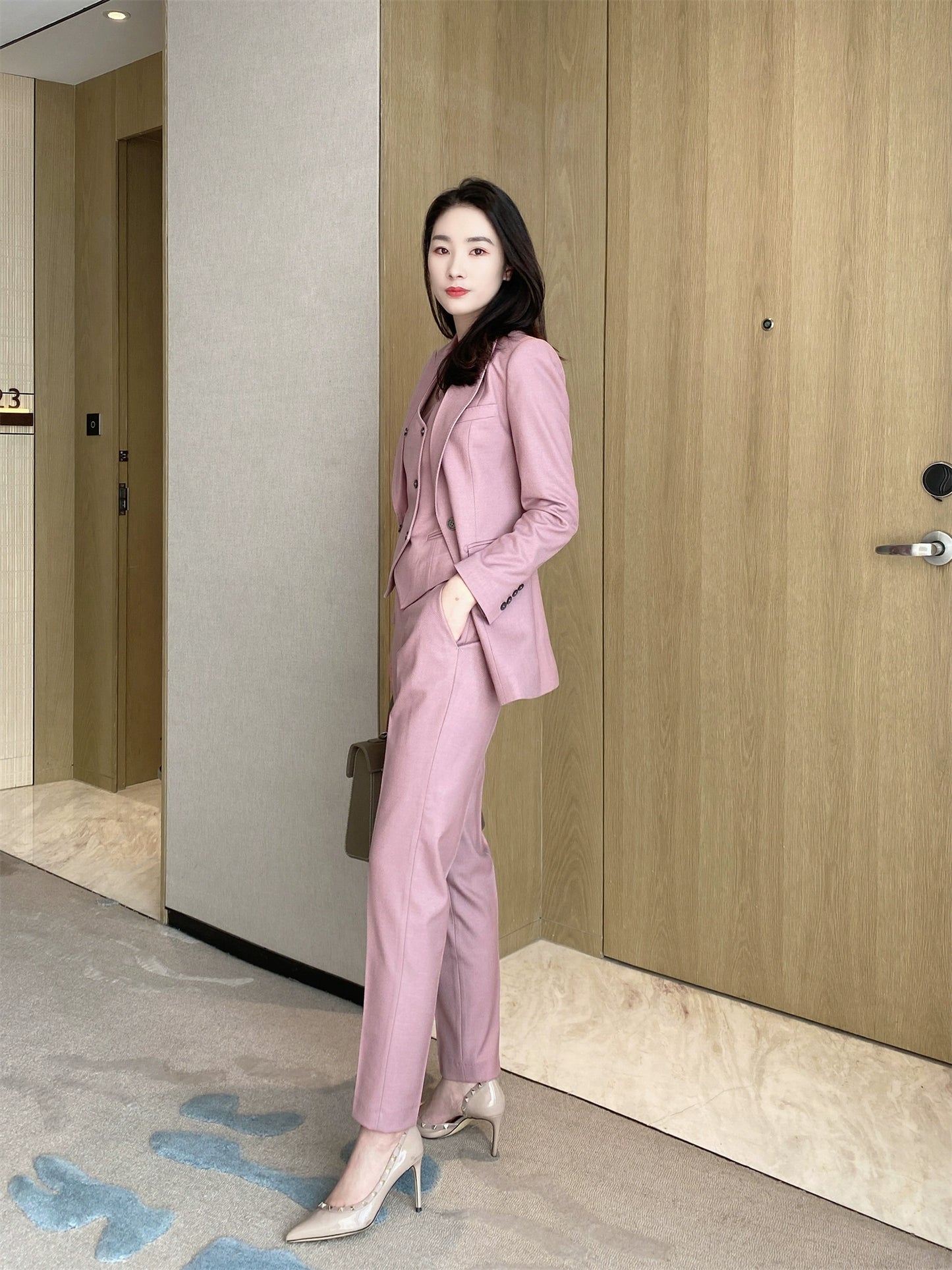 Fuchsia Ice Rose Powder Women's Slim Fit 3-Piece Suit Set