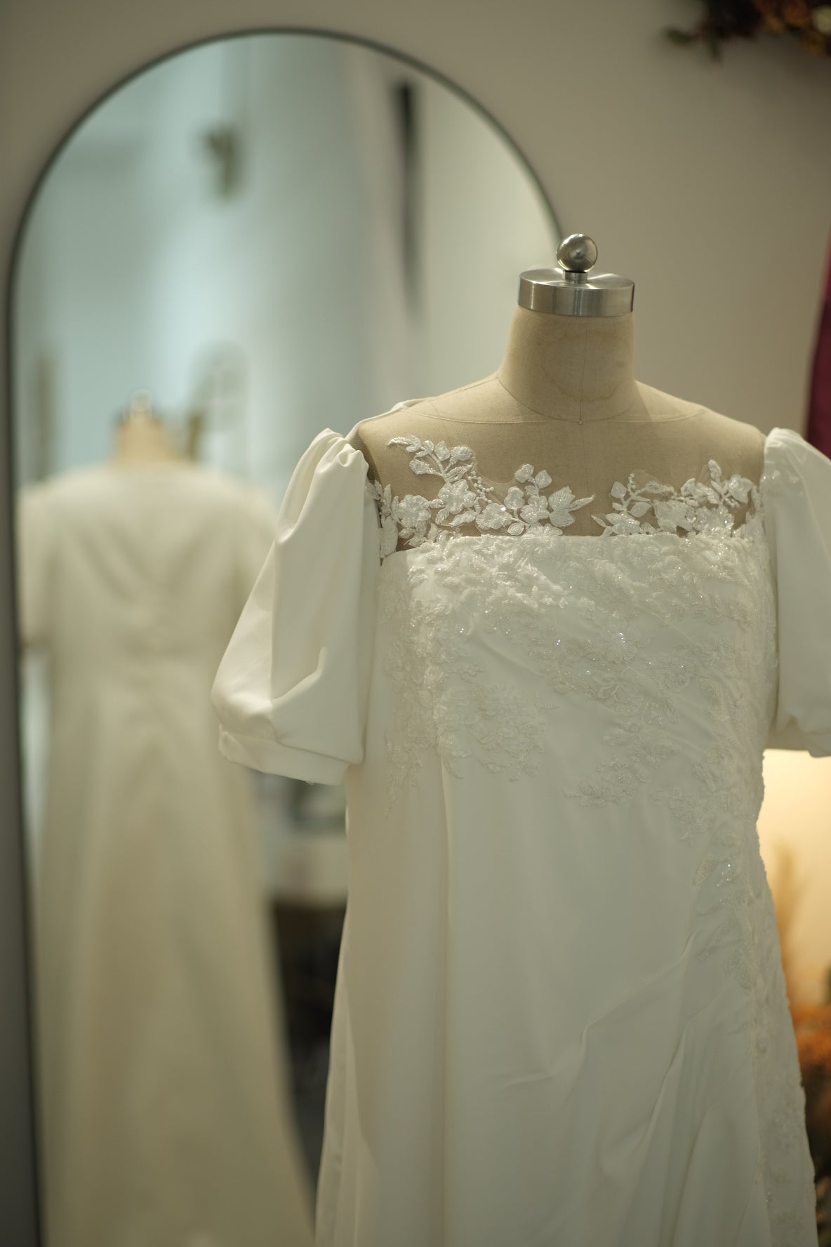 BG-WED-AME-10045 WEDDING GOWN LUX FABRIC HALF LACE WITH BEADED SIZE 5XL BUST 118 WAIST 98