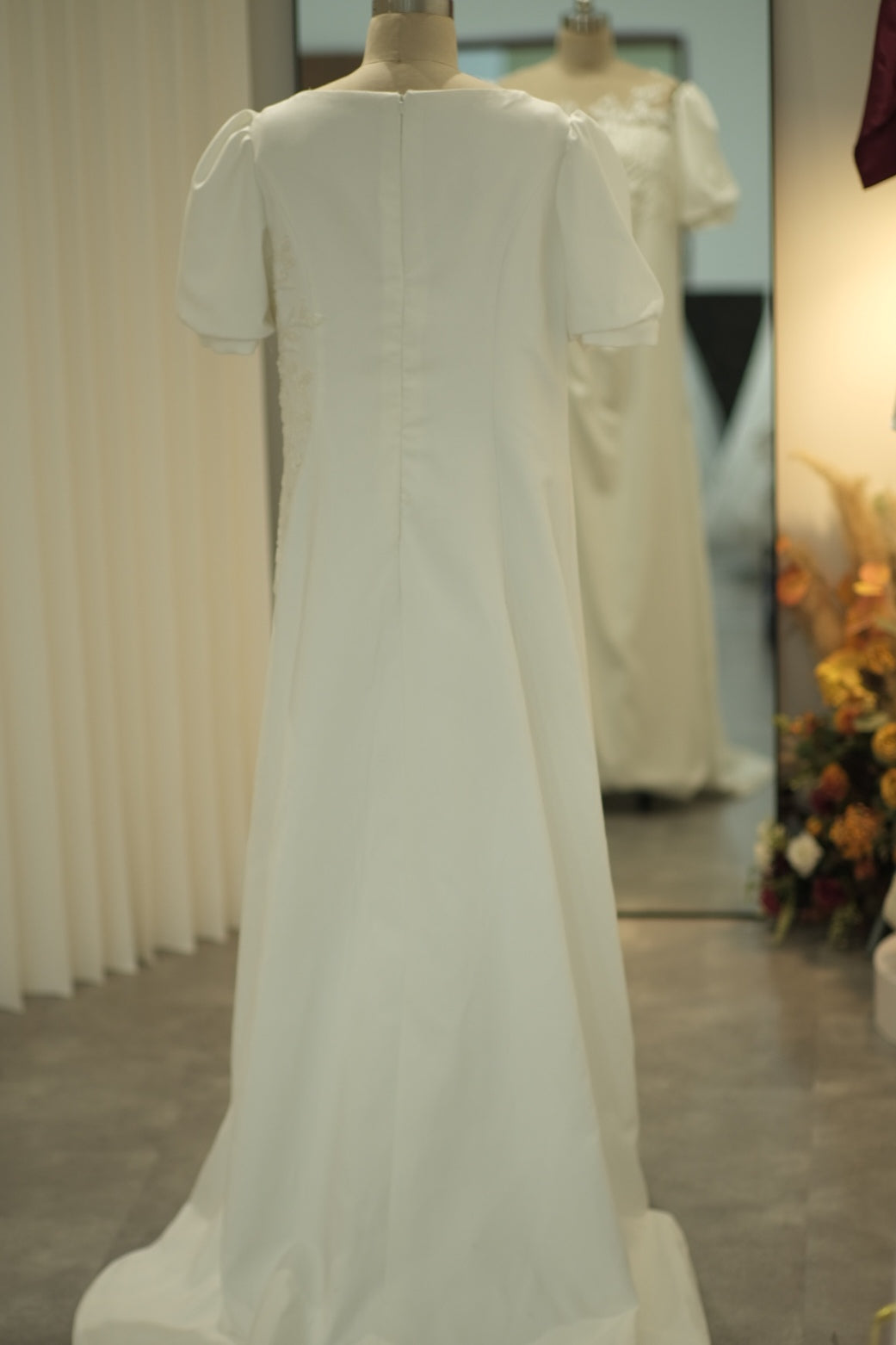BG-WED-AME-10045 WEDDING GOWN LUX FABRIC HALF LACE WITH BEADED SIZE 5XL BUST 118 WAIST 98