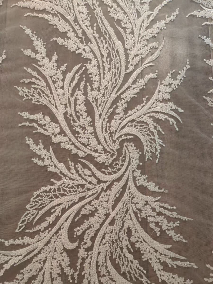 High-quality heavy-duty embroidery white beaded lace mesh fabric wedding dress women's dress DIY lace clothing accessories