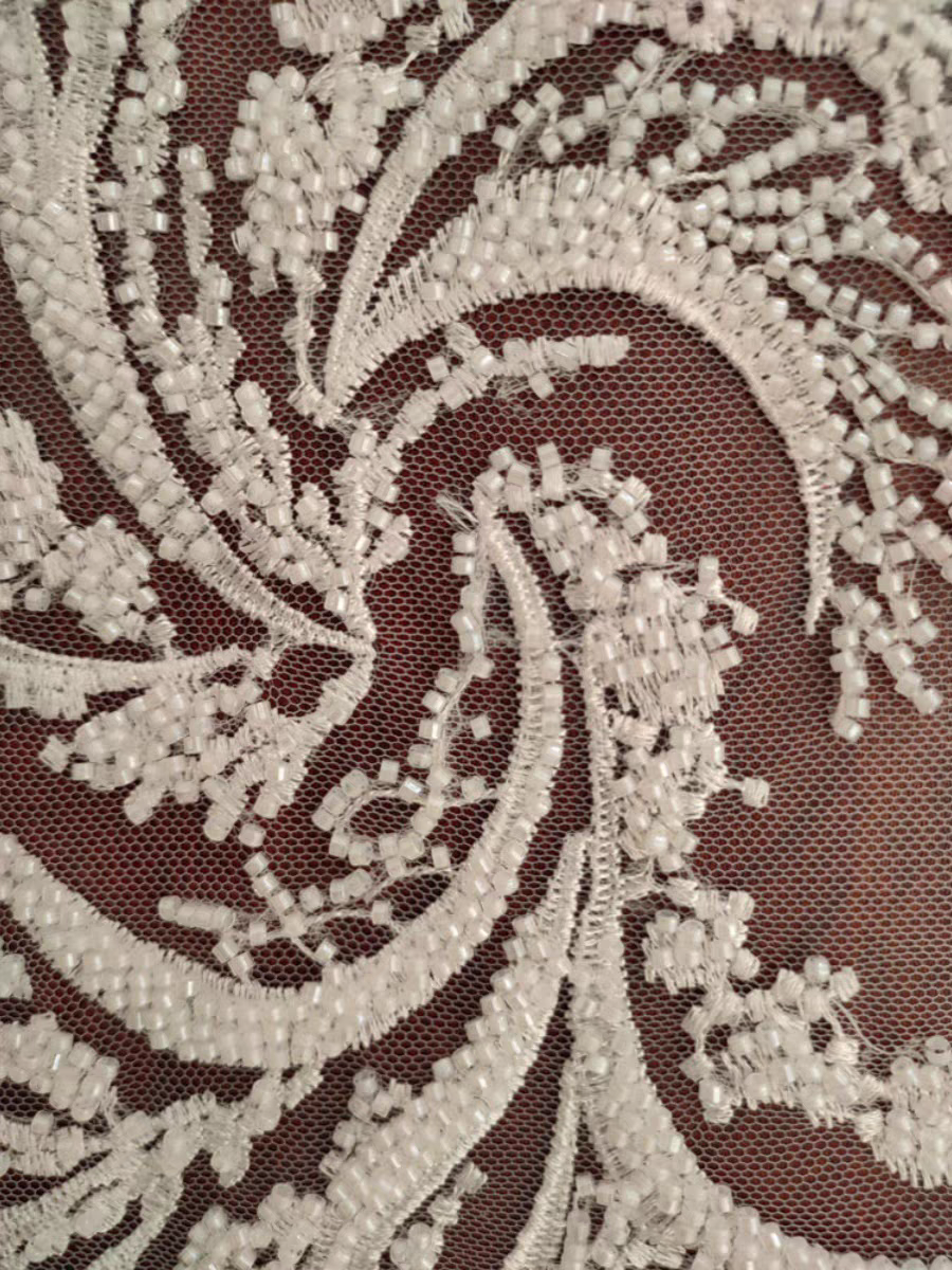 High-quality heavy-duty embroidery white beaded lace mesh fabric wedding dress women's dress DIY lace clothing accessories