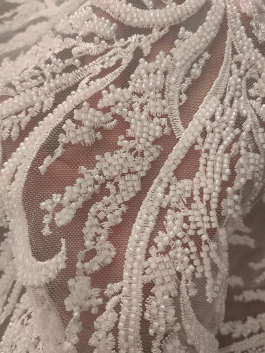 High-quality heavy-duty embroidery white beaded lace mesh fabric wedding dress women's dress DIY lace clothing accessories