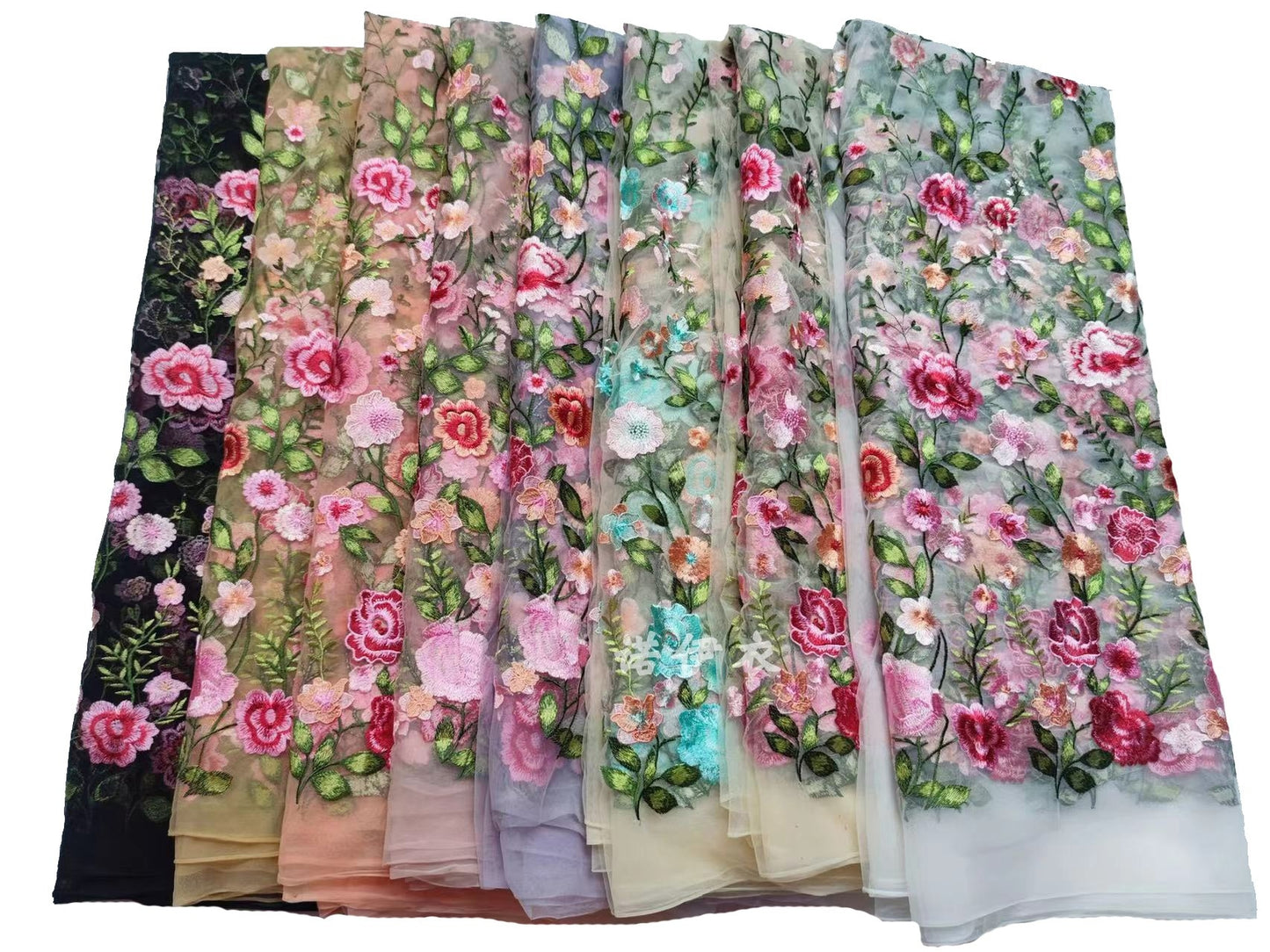 Color three-dimensional floral embroidery lace mesh fabric flower fairy water soluble embroidery dress dress Dai clothing fabric