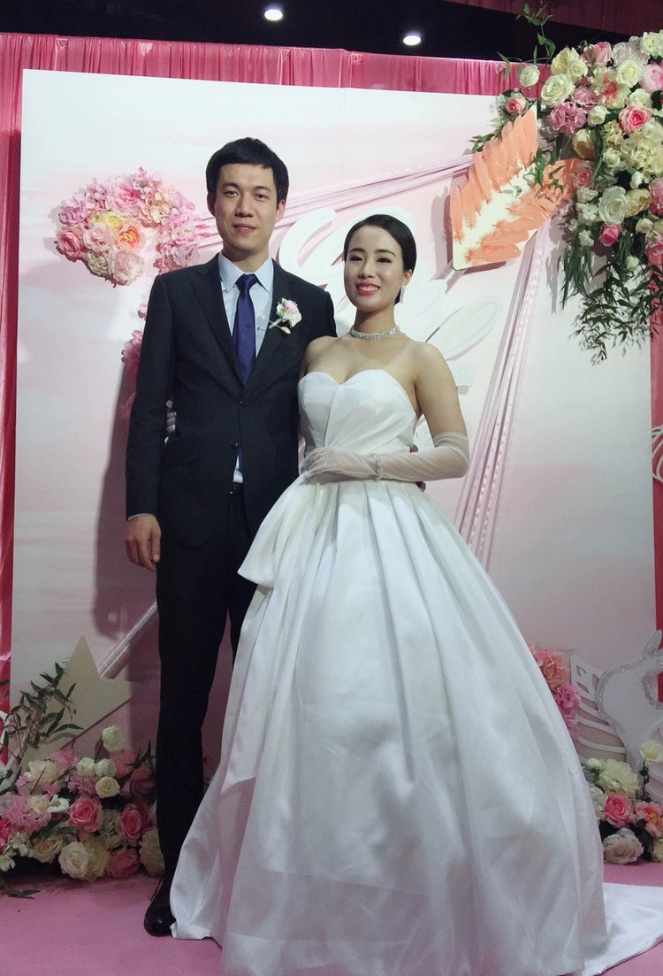 Wipe chest high waist temperament satin wedding dress out of the main yarn bride wedding simple drag tail show thin wedding dress 2020