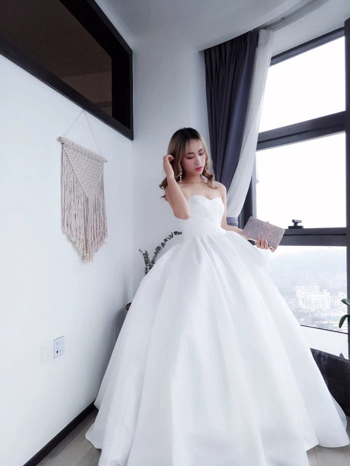 Wipe chest high waist temperament satin wedding dress out of the main yarn bride wedding simple drag tail show thin wedding dress 2020