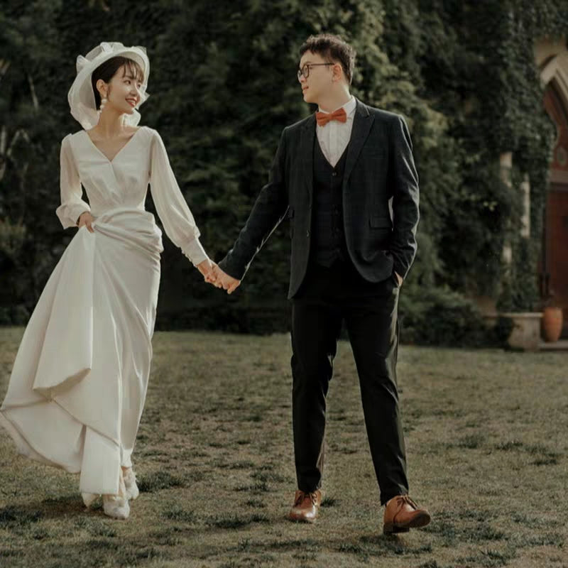 French light wedding dress 2020 new bride white satin simple retro Hepburn wind wedding dress small tail welcome yarn.