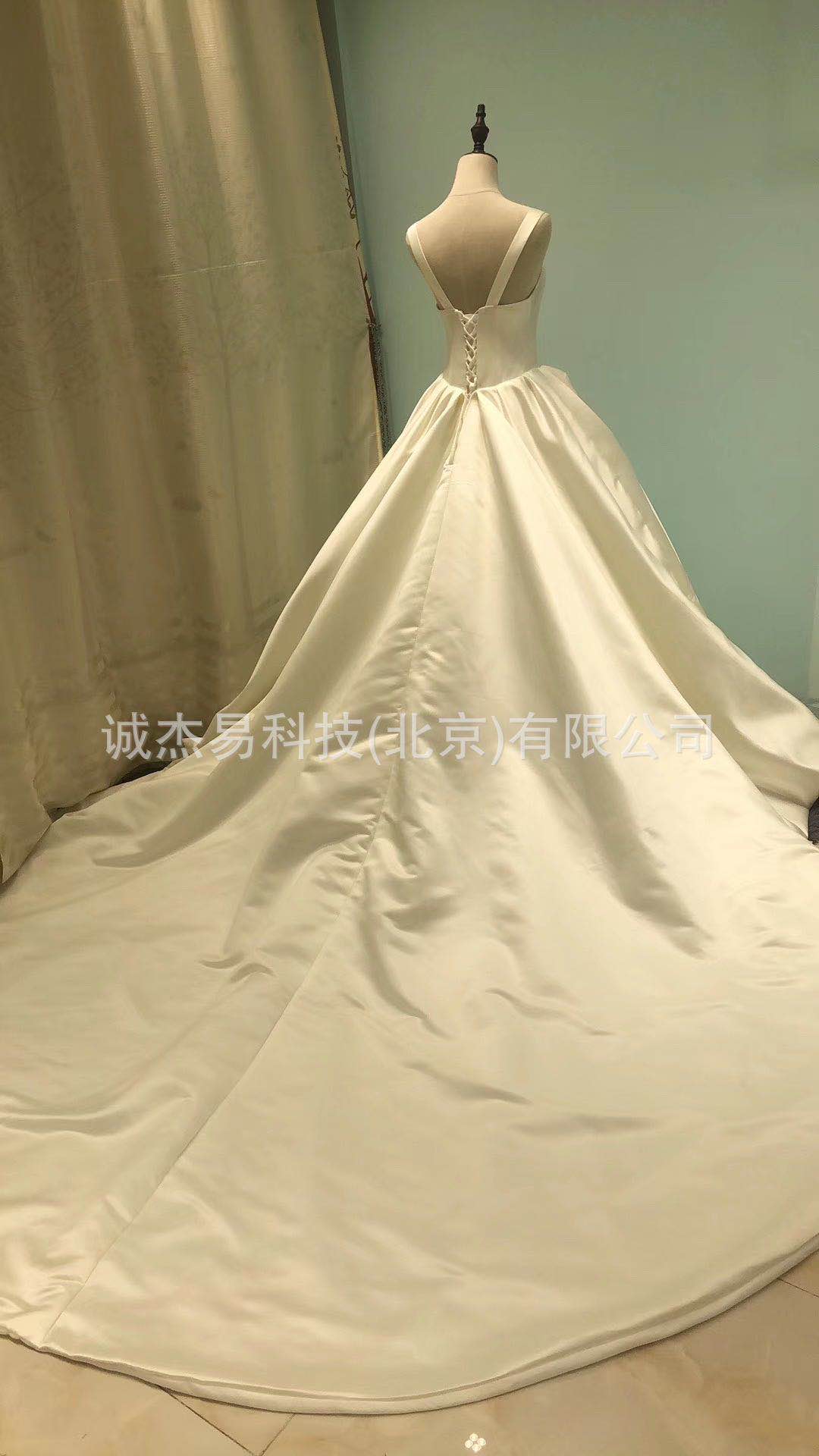 White wedding Gown, Loverxu Square Collar, Satin Wedding Dresses Elegant Tank Sleeve Bow Lace Bride Dress Chapel Train
