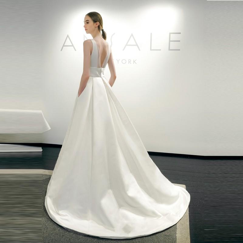 New French Wedding Dress 2022 Satin Slim V Neck European Court A Pendulum Tail Wedding Dress Sen Sen