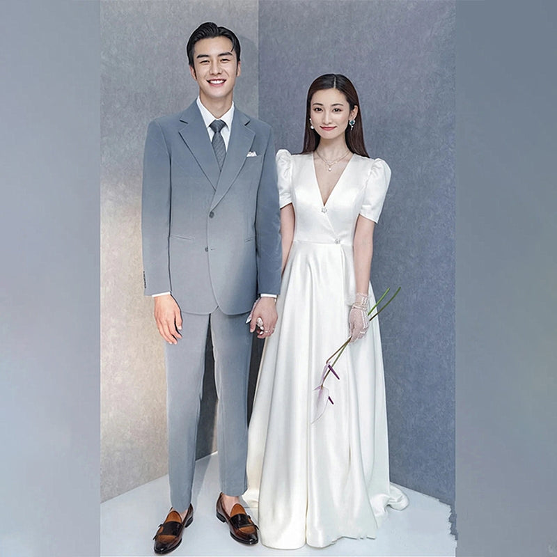 French satin light wedding dress new simple Hepburn wind bride out of the dress to slim V-neck show thin dress girl.