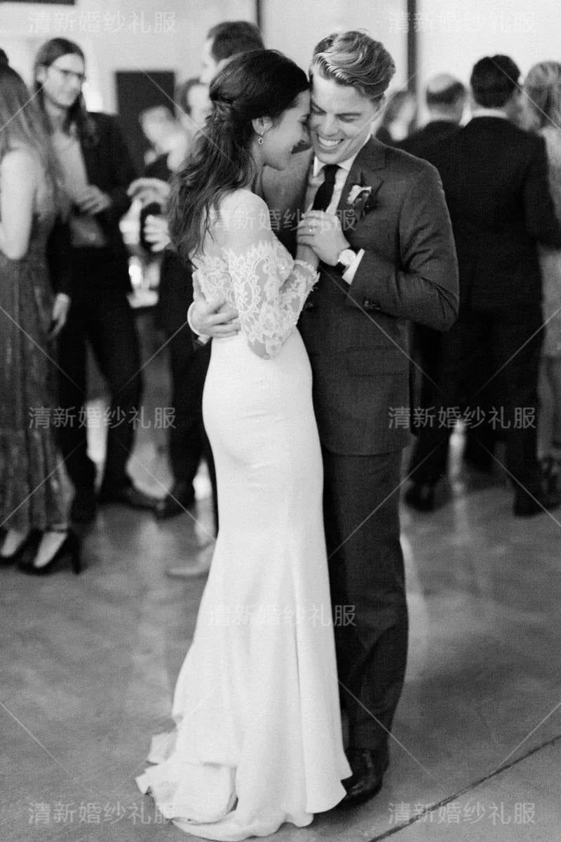 Spring new minimalist satin wedding dress fashion princess round collar a word shoulder show thin tail bride light wedding dress.