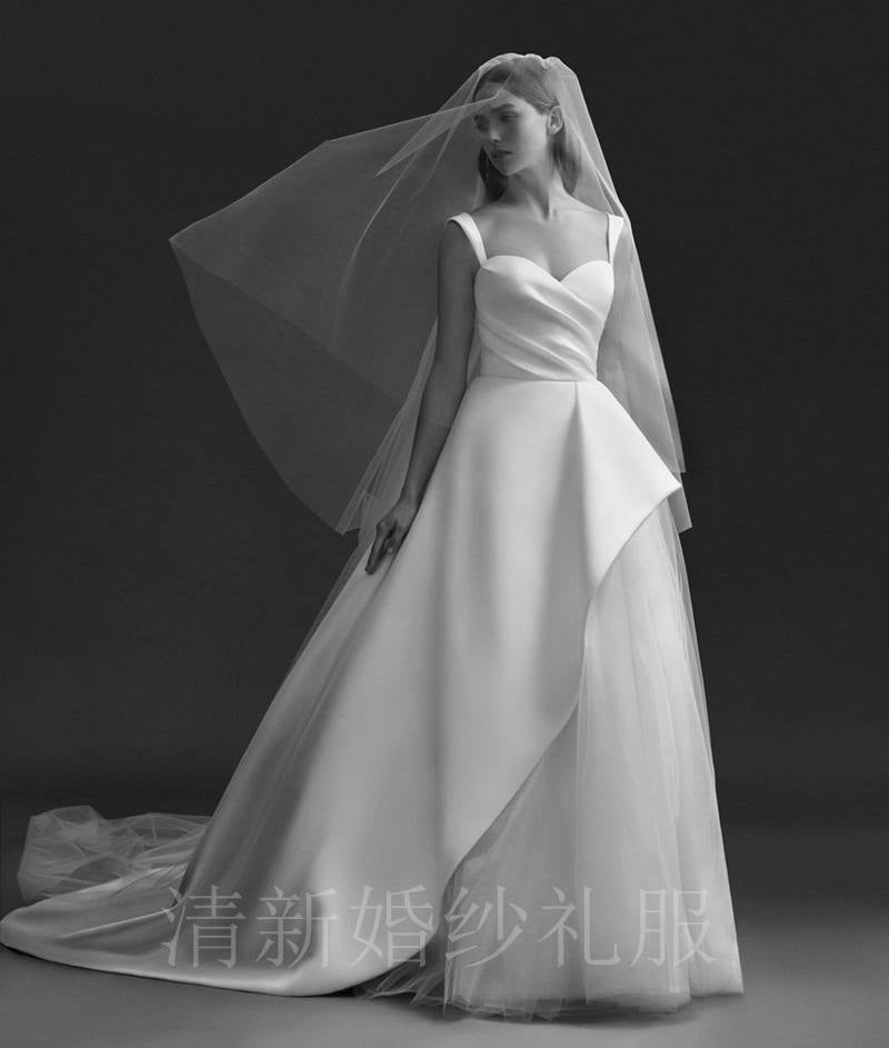 Spring new minimalist satin wedding dress fashion princess sling show thin drag tail bride wedding light wedding dress.