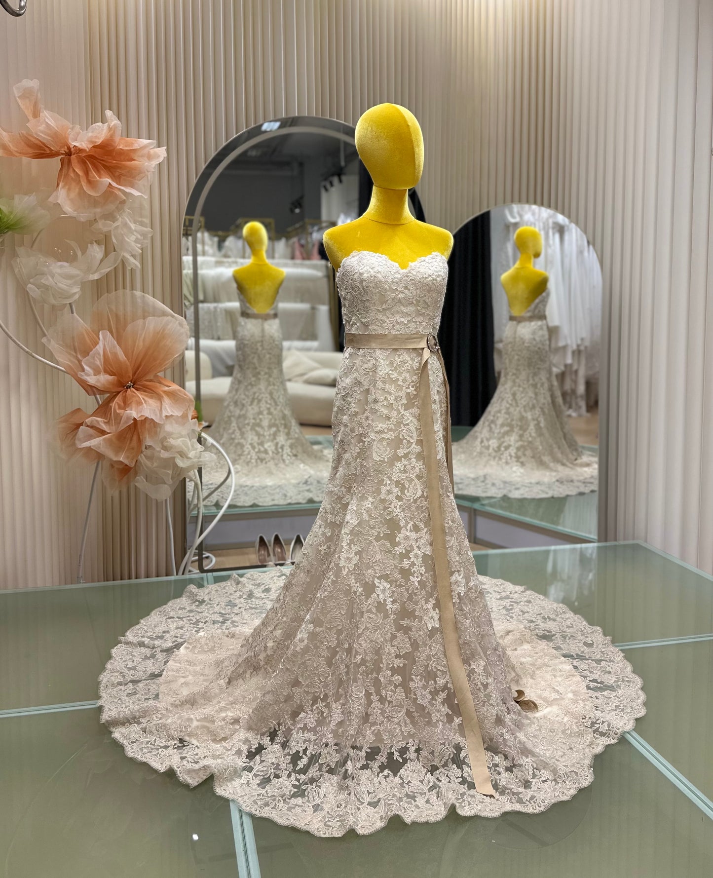 BG-WED-AME-10042 WEDDING GOWN LUX FABRIC FULL FABRIC LACE WITH BEADED SIZE S BUST 86-90 WAIST 70-72 HIP 100