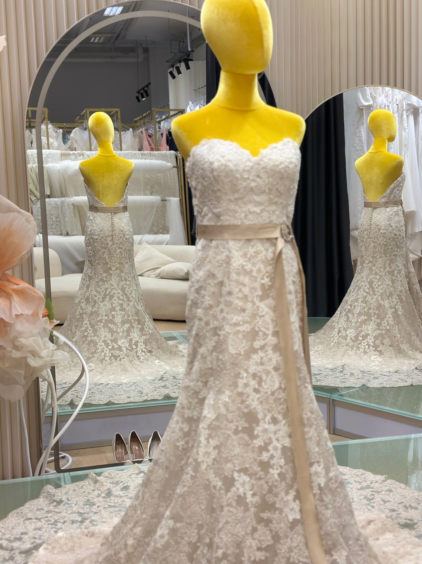 BG-WED-AME-10042 WEDDING GOWN LUX FABRIC FULL FABRIC LACE WITH BEADED SIZE S BUST 86-90 WAIST 70-72 HIP 100