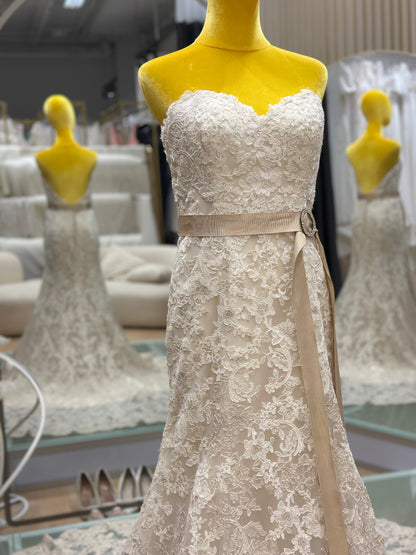 BG-WED-AME-10042 WEDDING GOWN LUX FABRIC FULL FABRIC LACE WITH BEADED SIZE S BUST 86-90 WAIST 70-72 HIP 100