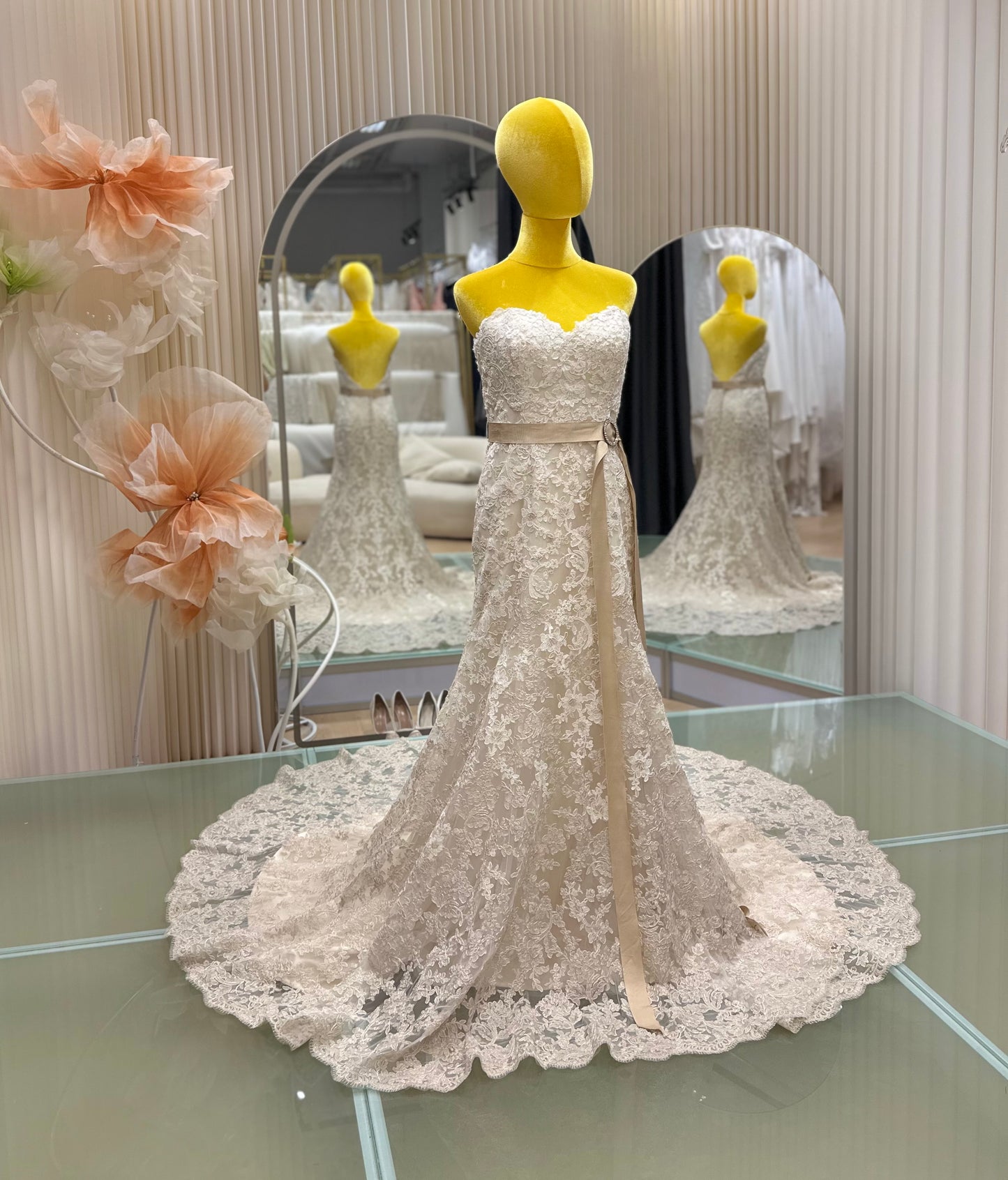 BG-WED-AME-10042 WEDDING GOWN LUX FABRIC FULL FABRIC LACE WITH BEADED SIZE S BUST 86-90 WAIST 70-72 HIP 100