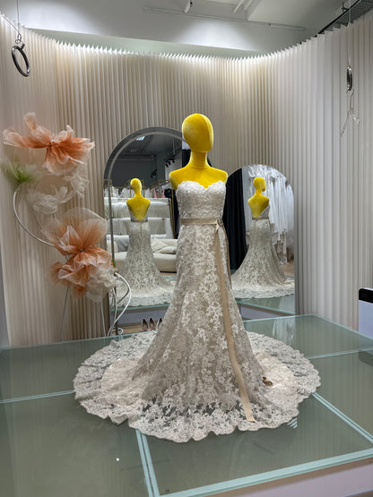 BG-WED-AME-10042 WEDDING GOWN LUX FABRIC FULL FABRIC LACE WITH BEADED SIZE S BUST 86-90 WAIST 70-72 HIP 100