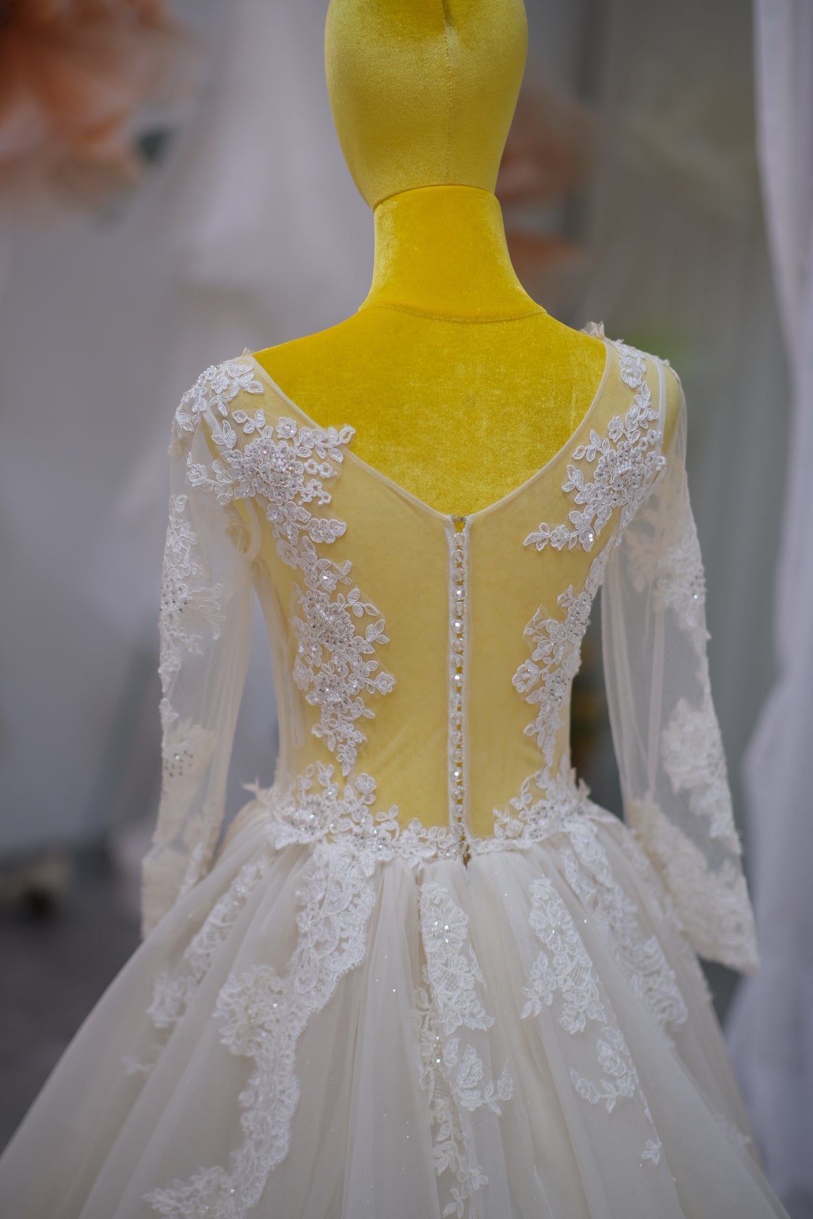 BG-WED-AME-10073 WEDDING GOWN PREMIUM FABRIC FULL LACE WITH BEADED SIZE S BUST 80-84 WAIST 64-68 HIPS 94