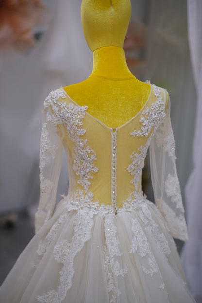 BG-WED-AME-10073 WEDDING GOWN PREMIUM FABRIC FULL LACE WITH BEADED SIZE S BUST 80-84 WAIST 64-68 HIPS 94