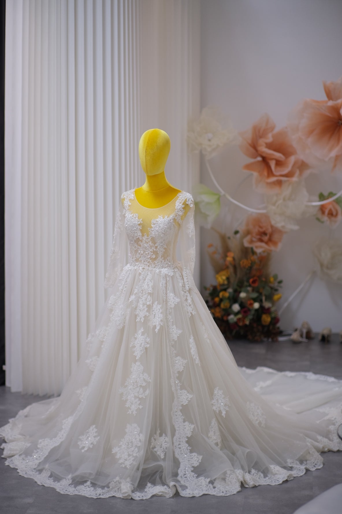 BG-WED-AME-10073 WEDDING GOWN PREMIUM FABRIC FULL LACE WITH BEADED SIZE S BUST 80-84 WAIST 64-68 HIPS 94