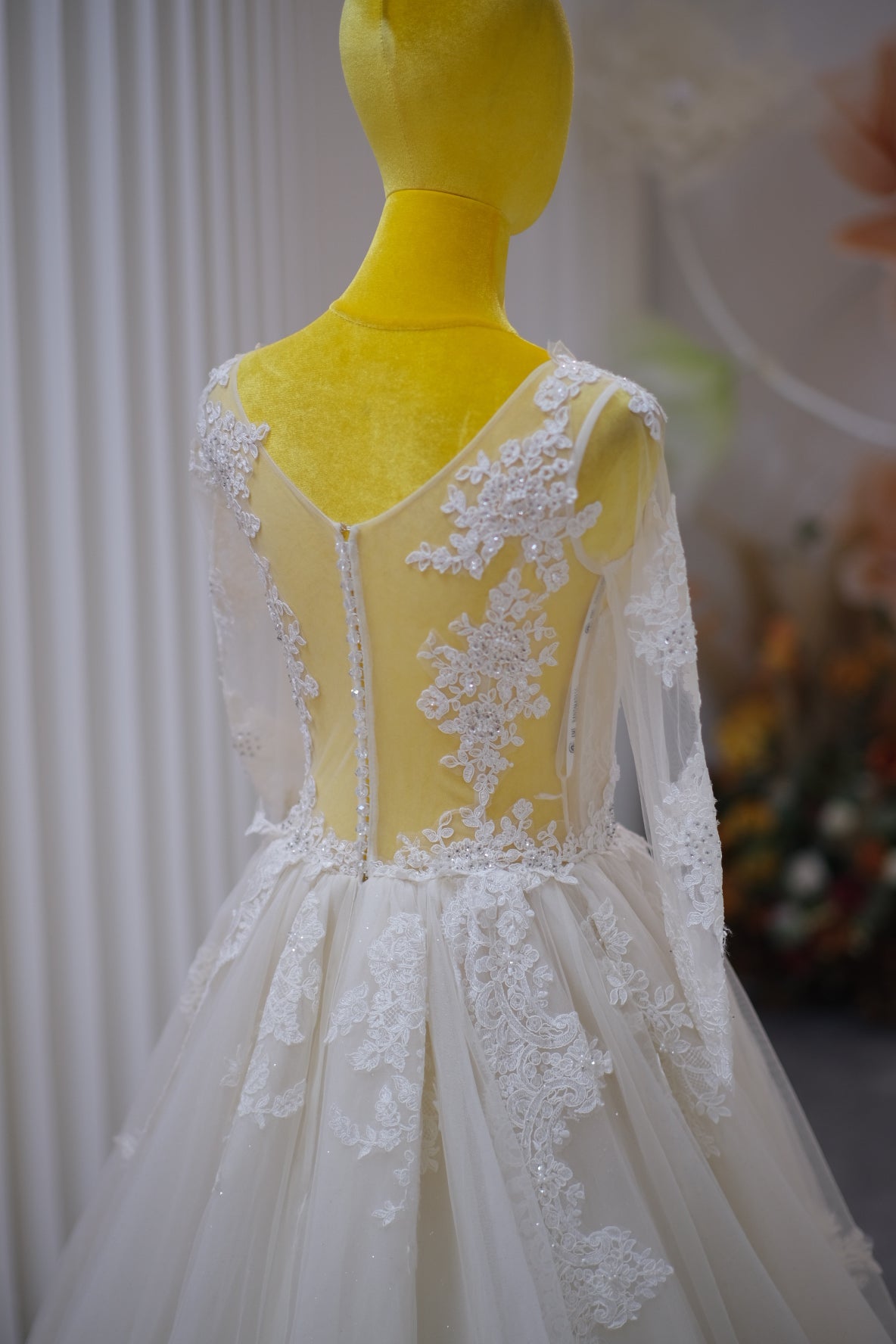 BG-WED-AME-10073 WEDDING GOWN PREMIUM FABRIC FULL LACE WITH BEADED SIZE S BUST 80-84 WAIST 64-68 HIPS 94