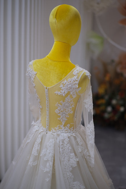 BG-WED-AME-10073 WEDDING GOWN PREMIUM FABRIC FULL LACE WITH BEADED SIZE S BUST 80-84 WAIST 64-68 HIPS 94