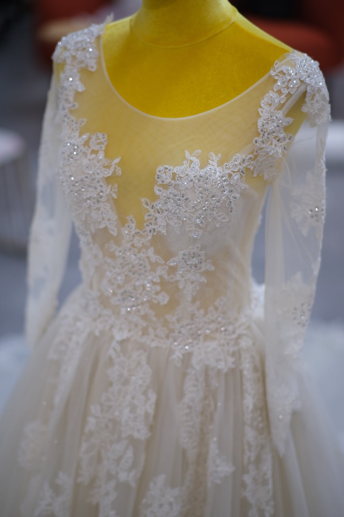 BG-WED-AME-10073 WEDDING GOWN PREMIUM FABRIC FULL LACE WITH BEADED SIZE S BUST 80-84 WAIST 64-68 HIPS 94