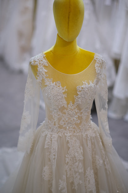 BG-WED-AME-10073 WEDDING GOWN PREMIUM FABRIC FULL LACE WITH BEADED SIZE S BUST 80-84 WAIST 64-68 HIPS 94